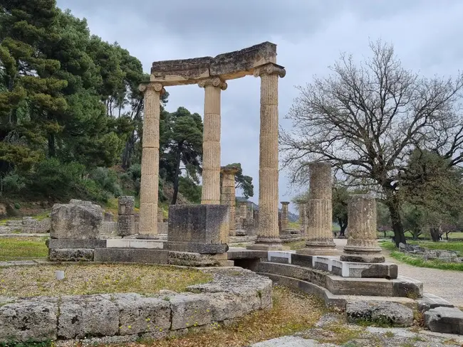 ancient-greek-ruins-greece-8